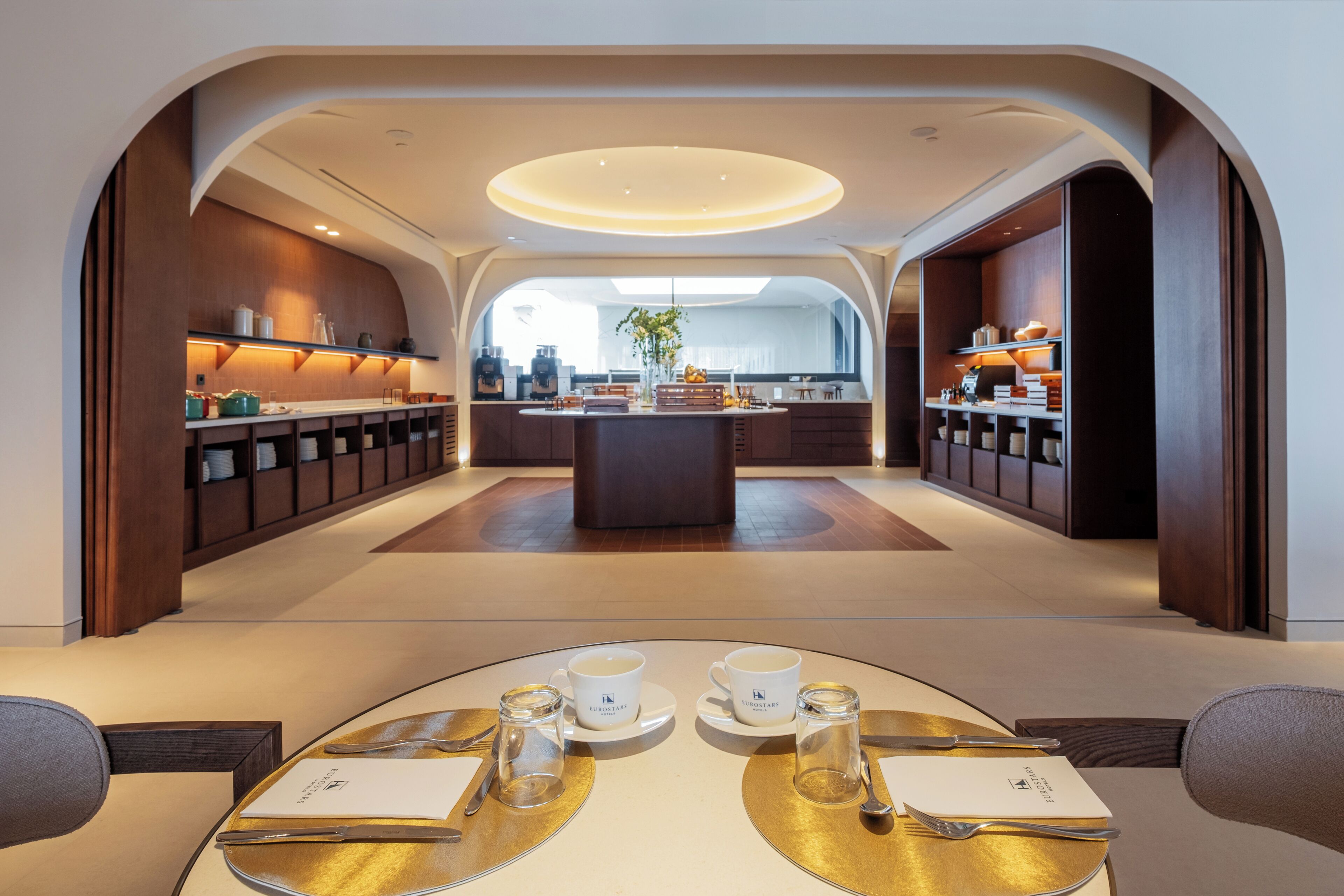 Bữa sáng buffet hàng ngày (25 EUR/mỗi người) 