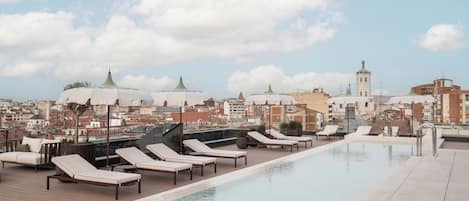 季节性开放的室外游泳池