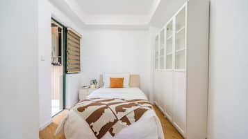 Apartamento superior, 4 quartos, sacada, vista para a cidade | Ferros/tábuas de passar roupa, Wi-Fi de cortesia