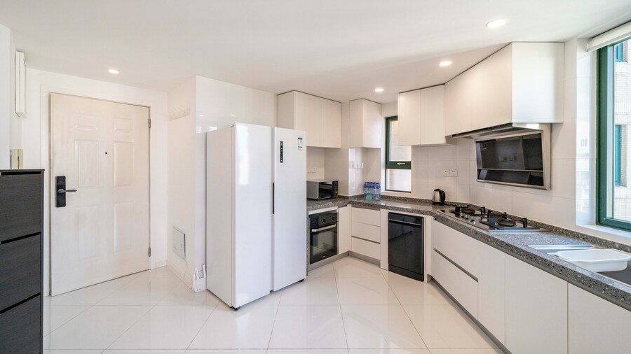 Tyms 4BR 2BA Apt Novel Garden