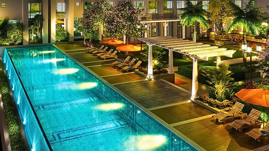 Stay Beside Mall of Asia Walk & Explore