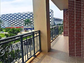 Deluxe Suite, City View | Terrace/patio