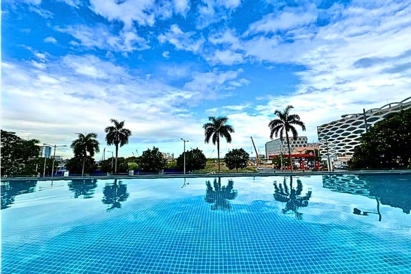4 outdoor pools