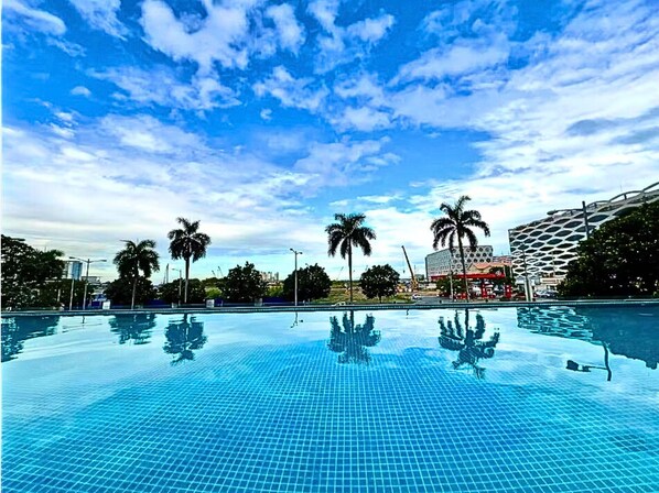 4 outdoor pools