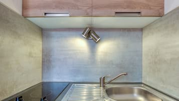 Microondas, horno, cafetera o tetera y tostadora