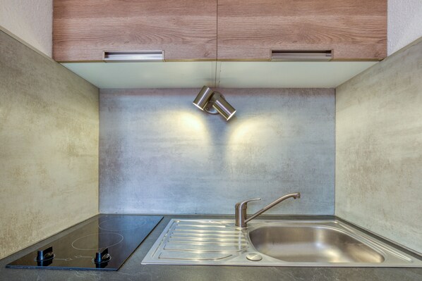 Microondas, horno, cafetera y tetera y tostadora 