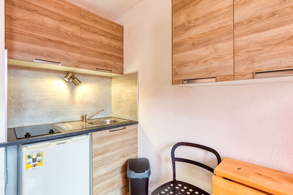 Microwave, oven, coffee/tea maker, toaster