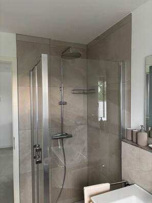 Hair dryer, towels, toilet paper - Modern new 2 room apartment Bad Füssing (Aigen am Inn)2 (Aigen am Inn)