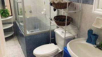 Shared Dormitory, 1 Bedroom, Smoking | Bathroom