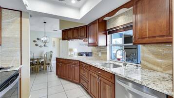 ثلاجة، ميكروويف، فرن، غسالة أطباق