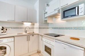 Microwave, oven, stovetop, coffee/tea maker