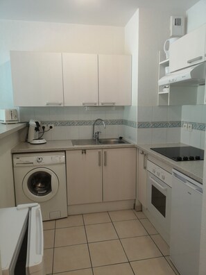 Microwave, oven, stovetop, coffee/tea maker