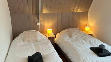 3 bedrooms, desk, iron/ironing board, free WiFi