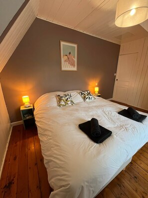 3 Schlafzimmer, Schreibtisch, Bügeleisen/Bügelbrett, kostenloses WLAN