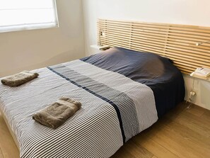 3 bedrooms, iron/ironing board, free WiFi, bed sheets