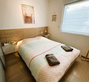 3 عدّة غرف نوم ومكواة/لوح كي وواي فاي وملاءات أسرّة