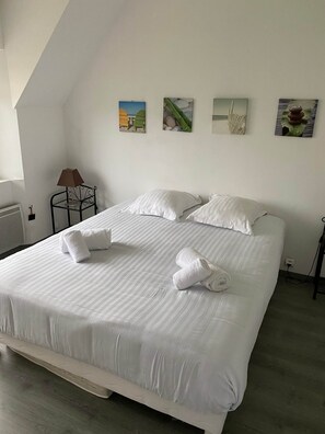 6 bedrooms, iron/ironing board, free WiFi, bed sheets
