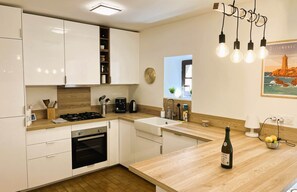 Oven, stovetop, dishwasher, cookware/dishes/utensils