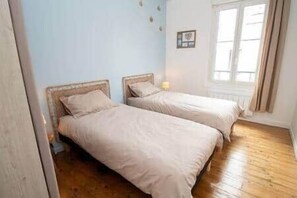 2 bedrooms, iron/ironing board, free WiFi, bed sheets