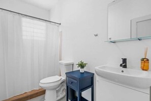 Shower - Condado Beach | Complimentary Coffee & Treats (San Juan)