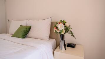 Superior Apartment, 4 Bedrooms, Balcony, City View | Iron/ironing board, free WiFi