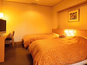 Quarto quádruplo luxo, para não fumantes | Wi-Fi de cortesia, roupa de cama