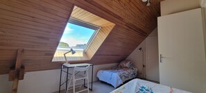 2 sovrum, skrivbord, strykjärn/strykbräda och wi-fi