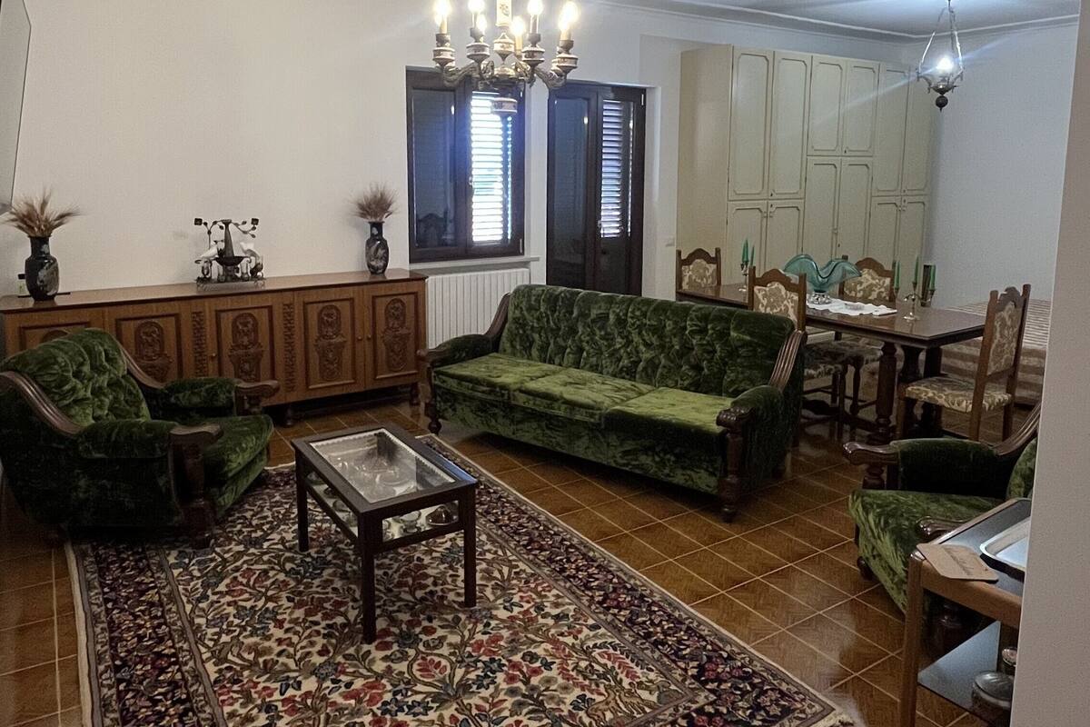 Monolocale Deluxe, balcone, vista città | Ferro/asse da stiro, Wi-Fi gratuito