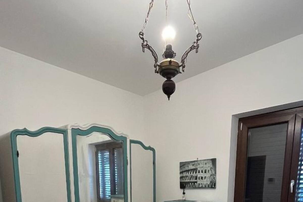 Klassieke tweepersoonskamer, uitzicht op binnenplaats | Een strijkplank/strijkijzer, gratis wifi