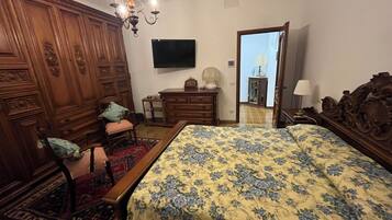 Classic-Dreibettzimmer, Blick auf den Innenhof