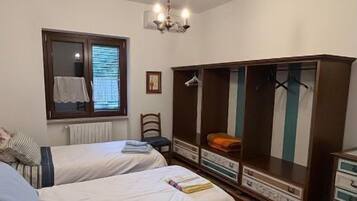 Chambre Classique avec lits jumeaux, balcon, vue cour intérieure