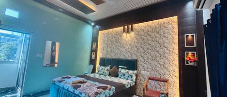 Escritorio, espacio para trabajar con un portátil, wifi gratis