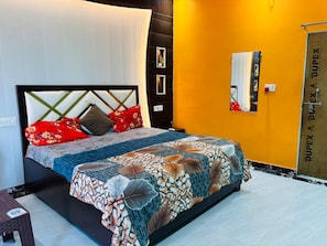 Desk, laptop workspace, free WiFi - Shree Vishnupriya Homestay (Ayodhya)