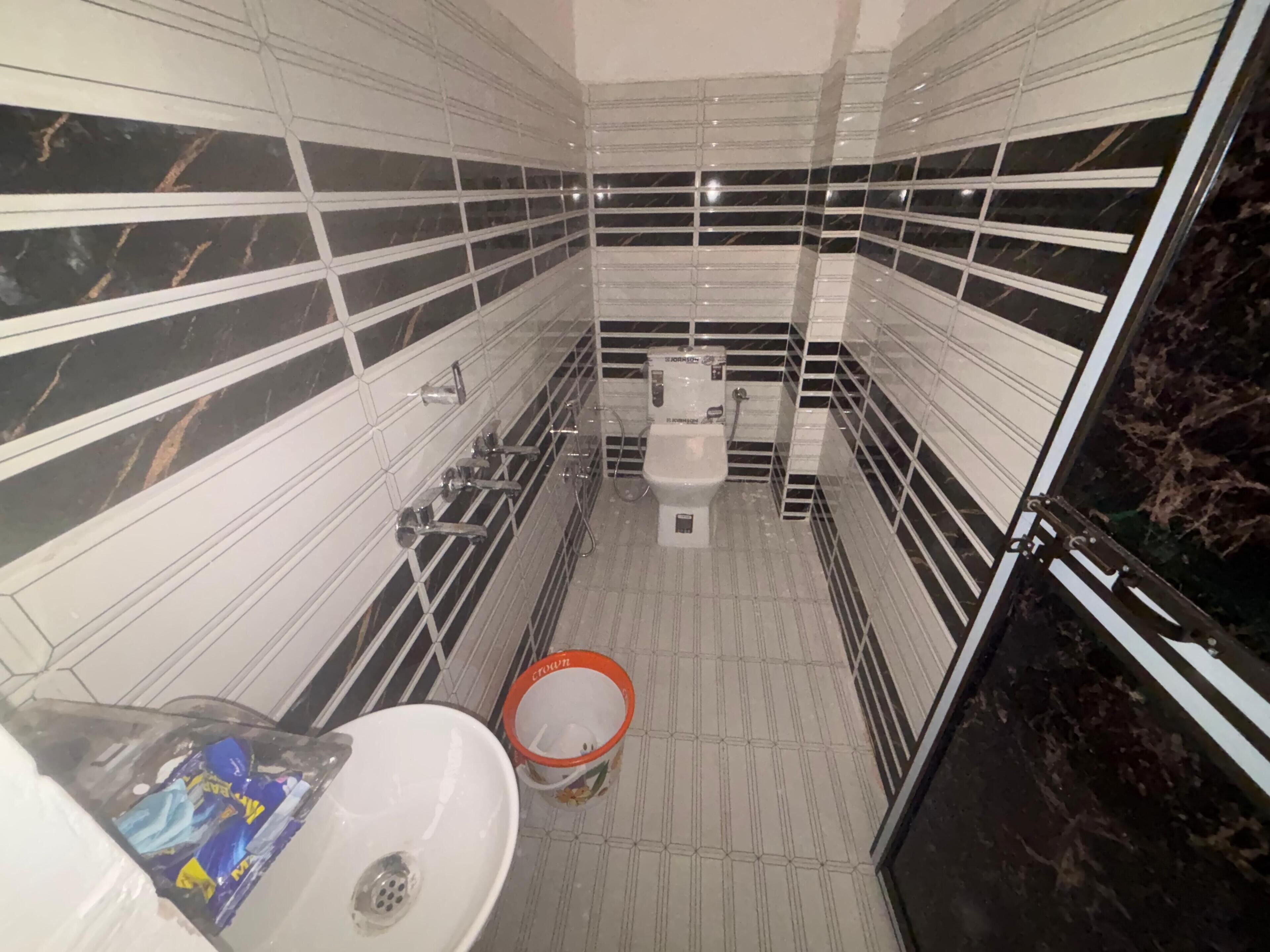 Shower, free toiletries, slippers, towels