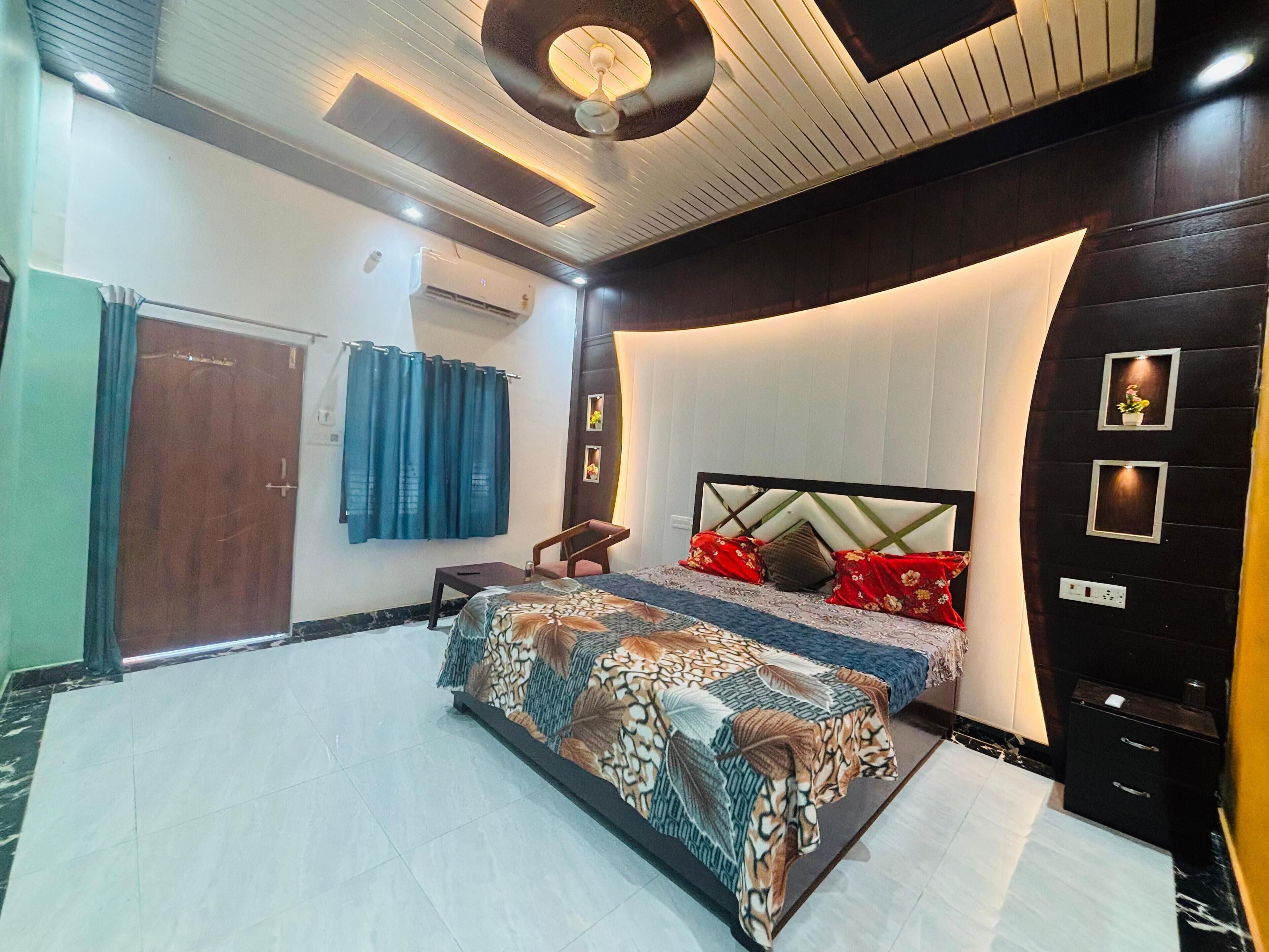 Desk, laptop workspace, free WiFi