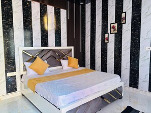 Deluxe Room | Desk, laptop workspace, free WiFi