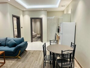 Superior Studio | Private kitchen | Mini-fridge, microwave, cookware/dishes/utensils - Wasan Alsharq for Serviced Apartments (Dammam)