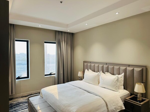 Superior Studio | Blackout drapes, iron/ironing board, free WiFi