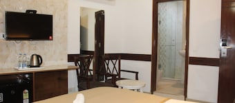 Flourish Inn Saket opposite Max Hospital