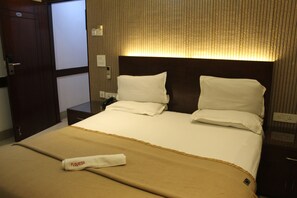 Super Deluxe Room | Egyptian cotton sheets, premium bedding, down comforters - Flourish Inn Saket opposite Max Hospital (New Delhi)