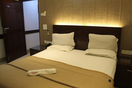 Super Deluxe Room | ์ด์งํธ์ฐ ๋ฉด ์ํธ, ๊ณ ๊ธ ์นจ๊ตฌ, ์ค๋ฆฌ/๊ฑฐ์ํธ ์ด๋ถ, ๋ฉ๋ชจ๋ฆฌํผ ์นจ๋