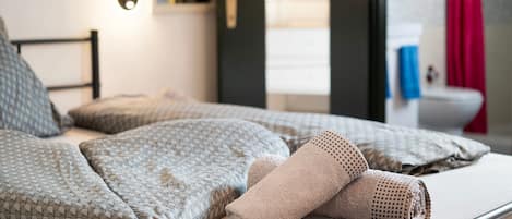 1 bedroom, WiFi, bed sheets