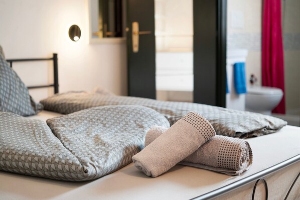 1 bedroom, WiFi, bed sheets