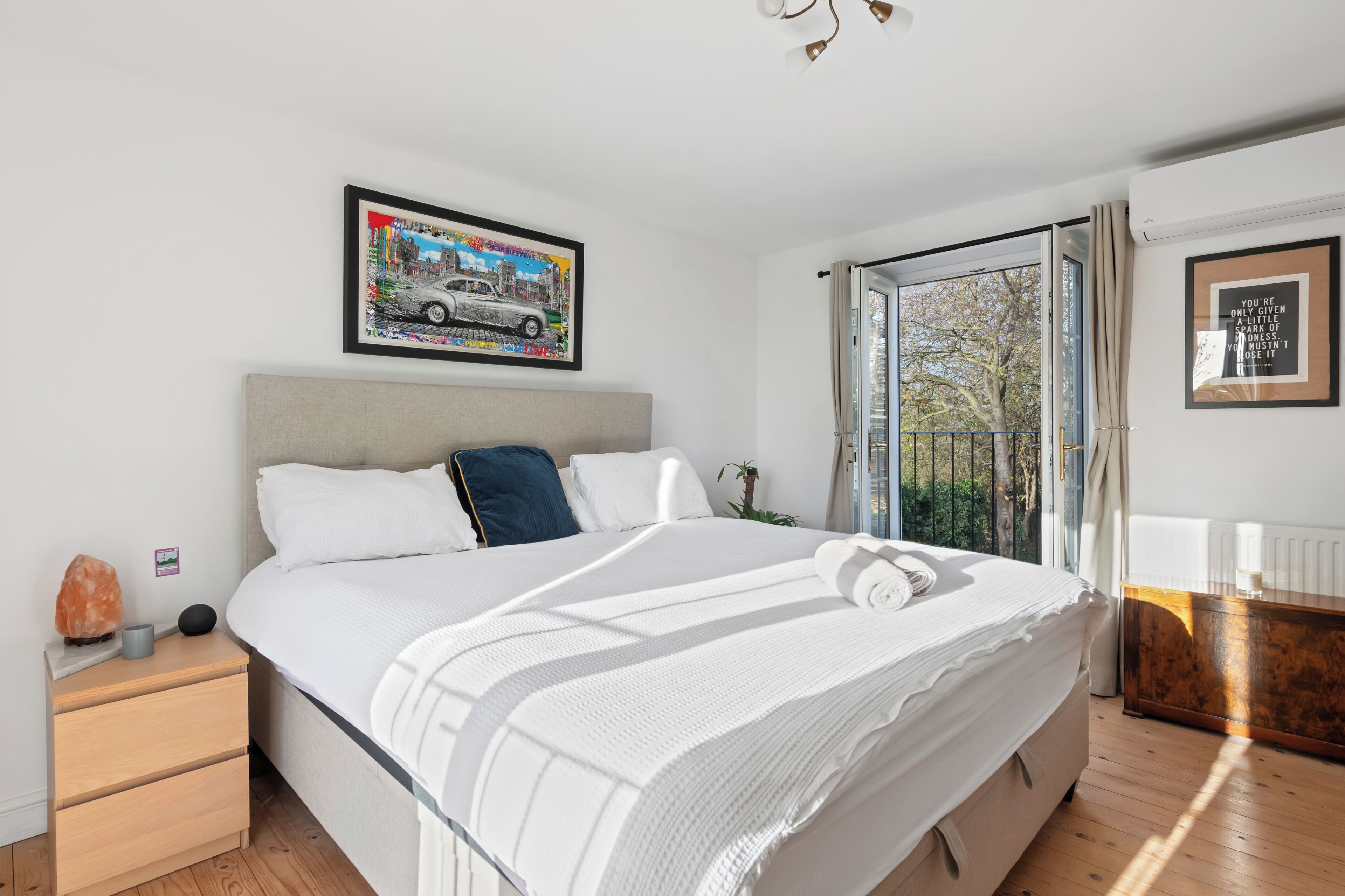 Laptop workspace, iron/ironing board, free WiFi