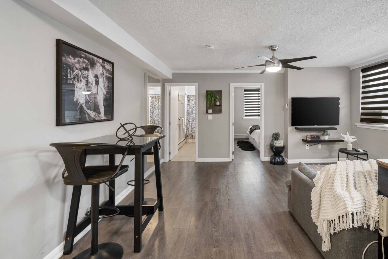 8 King Bed, Comfy Sofa, Close To Attractions - Niagara Falls