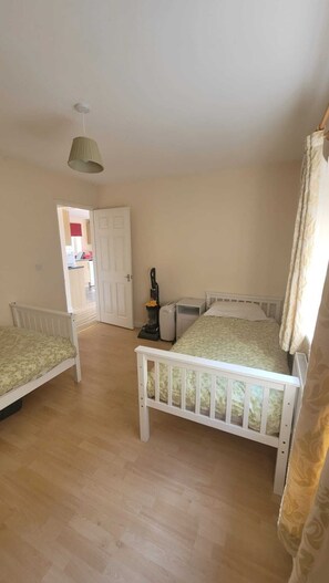 2 bedrooms, iron/ironing board, Internet, bed sheets