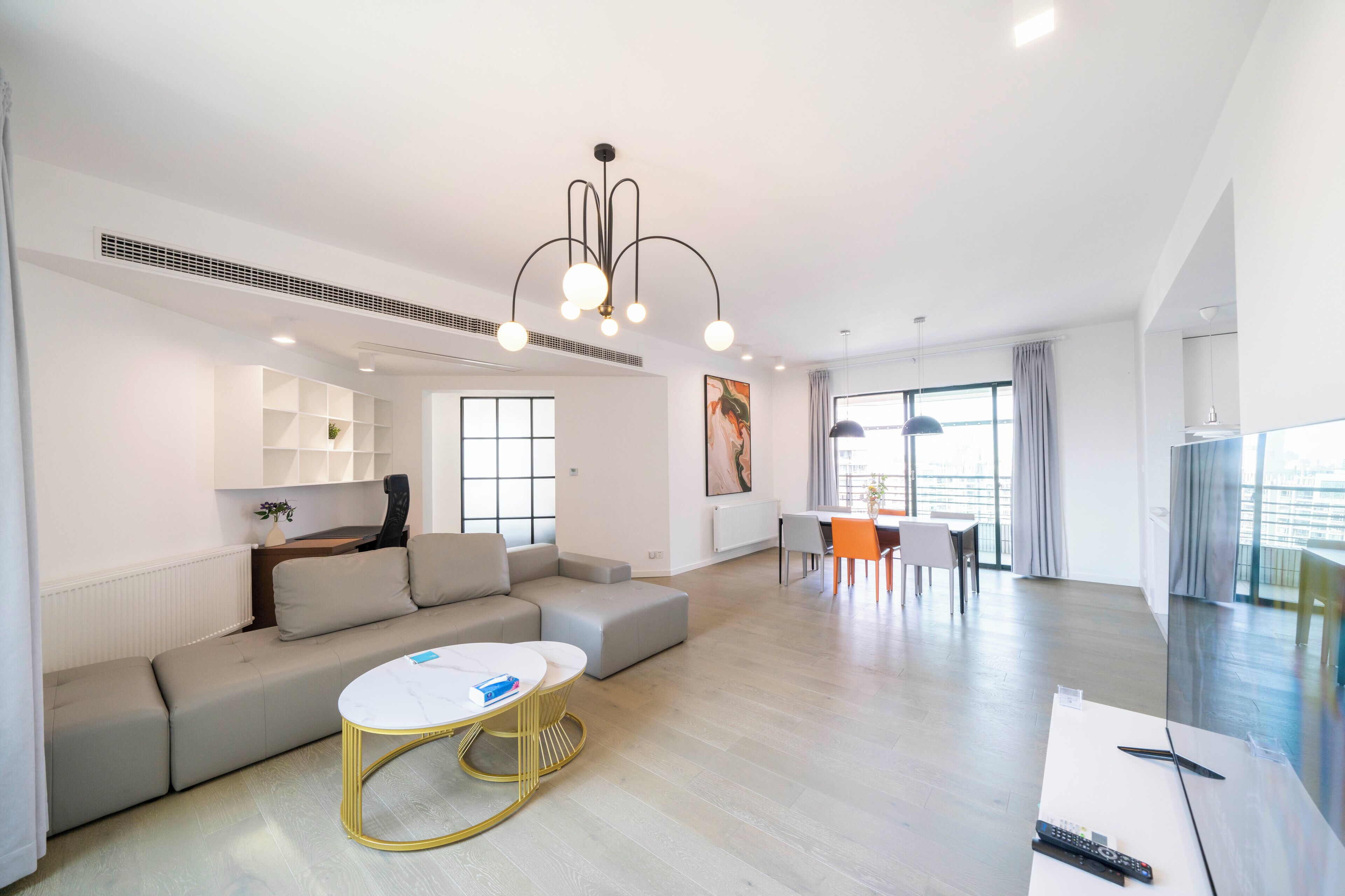 Superior-Apartment, 4 Schlafzimmer, Balkon, Stadtblick | Wohnzimmer | Smart-TV