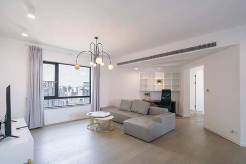 Appartement Supérieur, 4 chambres, balcon, vue ville | Salle de séjour | TV connectée