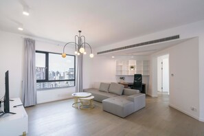 Superior Apartment, 4 Bedrooms, Balcony, City View | Living room