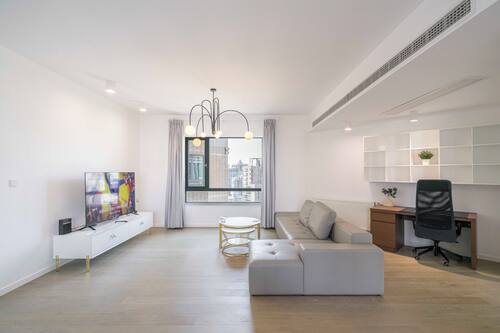 Appartement Supérieur, 4 chambres, balcon, vue ville | Salle de séjour | TV connectée